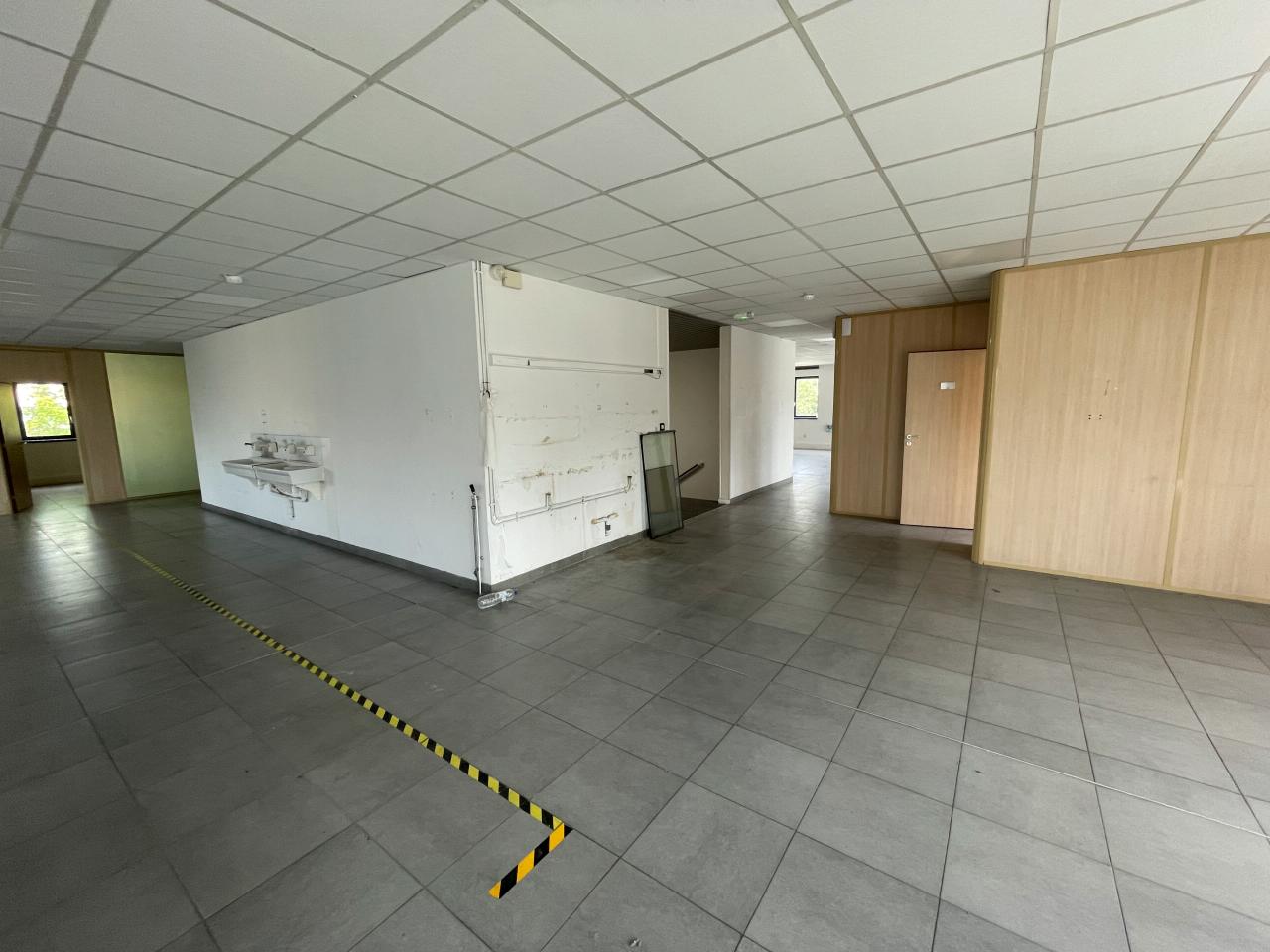 Local d'activité Montigny-le-Bretonneux 808m² Vente local d'activité Montigny-le-Bretonneux Yvelines OVACT2424834 7